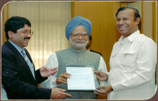 Submitting Memorandum on behalf of CM Tamil Nadu to PM